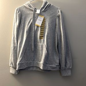 3/$20 💵 Women’s members mark hoodie. NWT